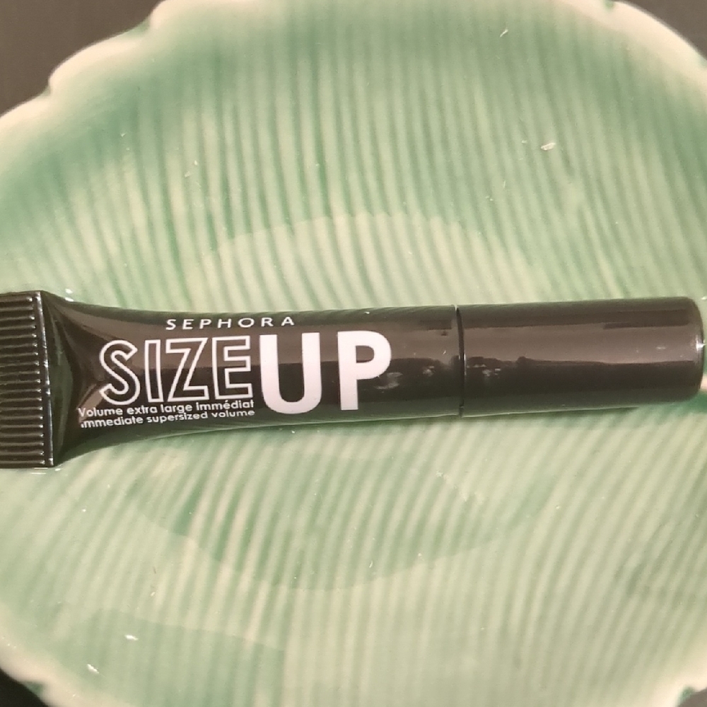 Mascara - Picture 1 of 2